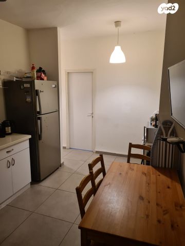 דירה, שדרות טרומפלדור 1, נווה שאנן, חיפה