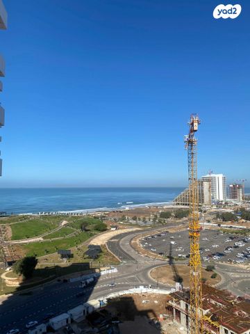 יהורם גאון 4