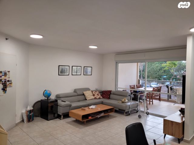 שדרות מנחם בגין 17