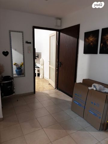 דירה, דרך אבא הלל 70, שכונת גפן, רמת גן