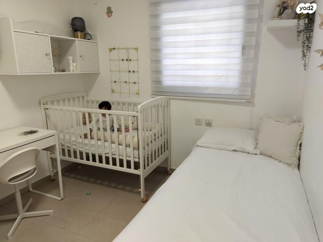 דירה, יחזקאל הנביא 5, שעריים, רחובות