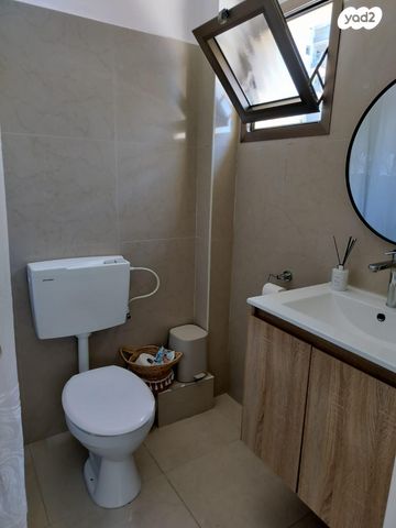 דירה, יחזקאל הנביא 5, שעריים, רחובות