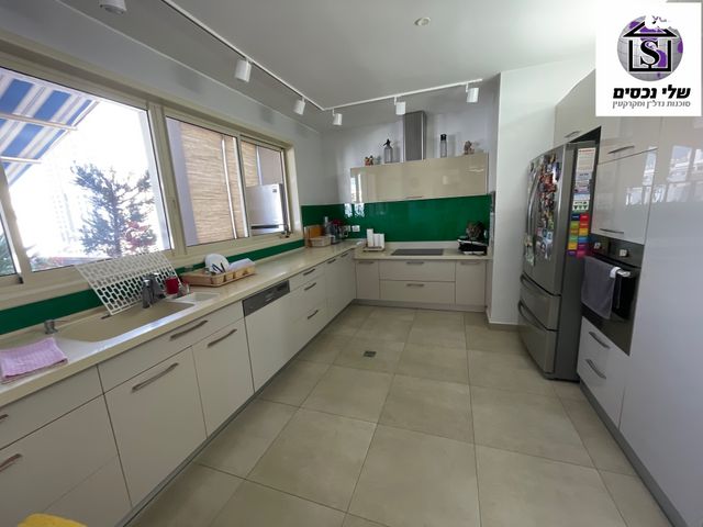 גג/ פנטהאוז, הצוללים, רובע ד', אשדוד