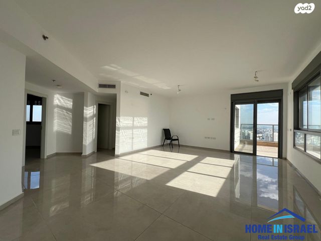 דירה, ארצי שרמן, גלי הים, נתניה