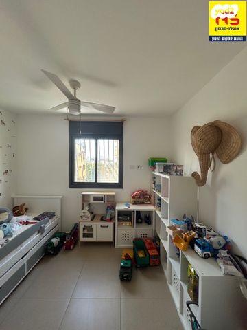 דירה, מולדת, הוד השרון