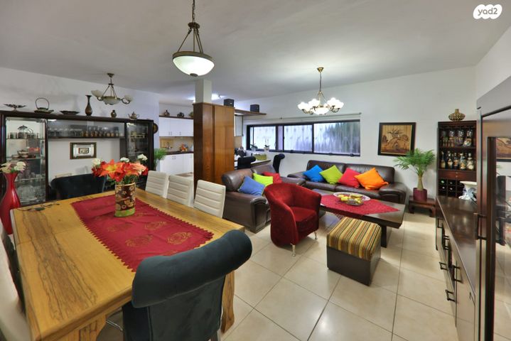 דירת גן, חנה סנש, קרית אתא