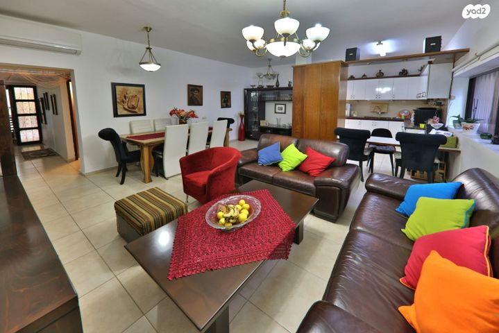 דירת גן, חנה סנש, קרית אתא