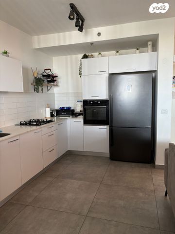 דירה, דרך המלך, גנים א', גני תקווה