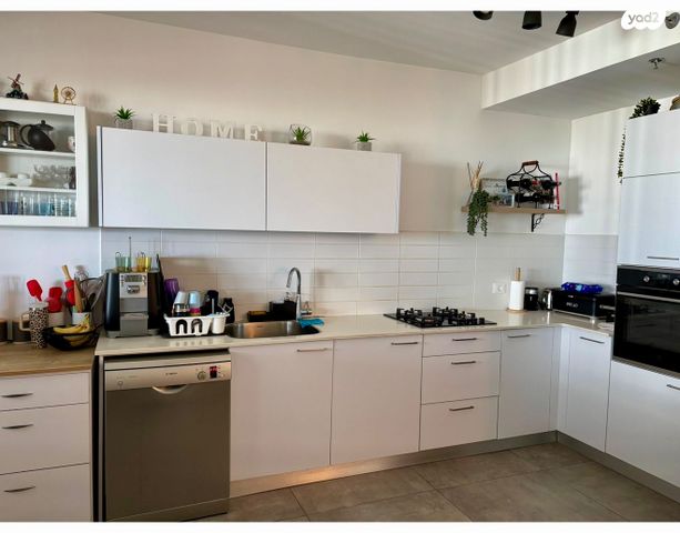 דירה, דרך המלך, גנים א', גני תקווה