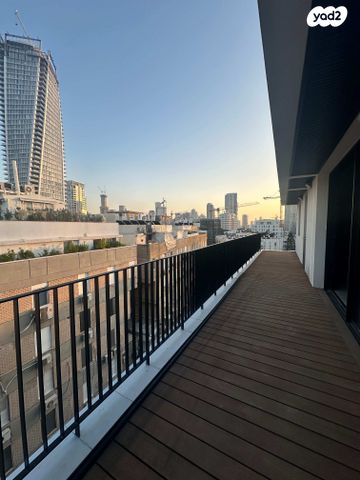 גג/ פנטהאוז, משה שרת, הצפון החדש - כיכר המדינה, תל אביב יפו