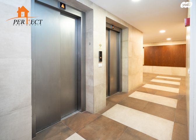 דירה, חנה רובינא, הרצליה