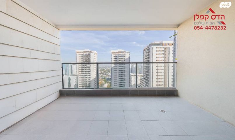 דירה, חיים הרצוג, פסגות אפק, ראש העין