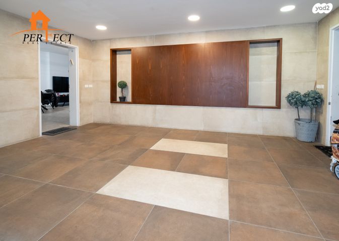 דירה, חנה רובינא, הרצליה