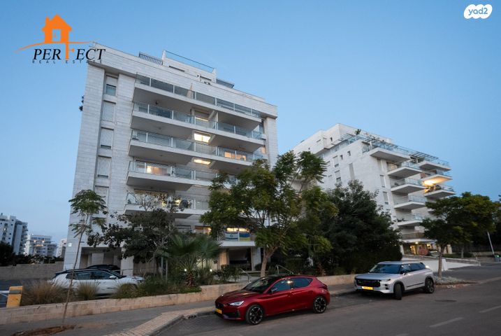 דירה, חנה רובינא, הרצליה