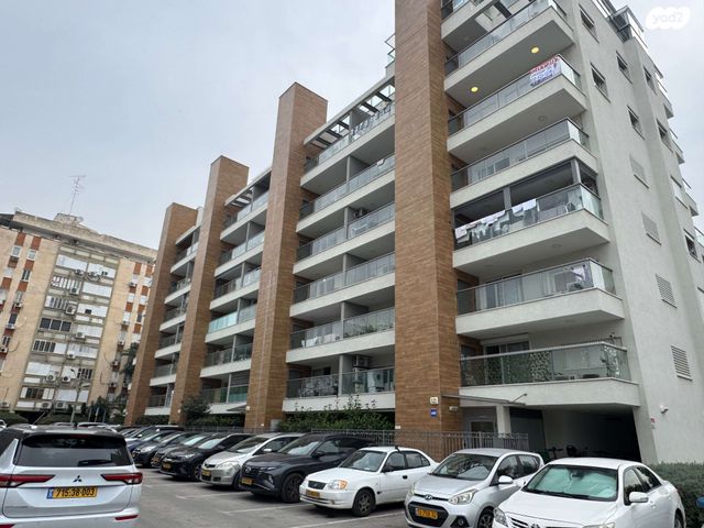 מעפילי אגוז 66