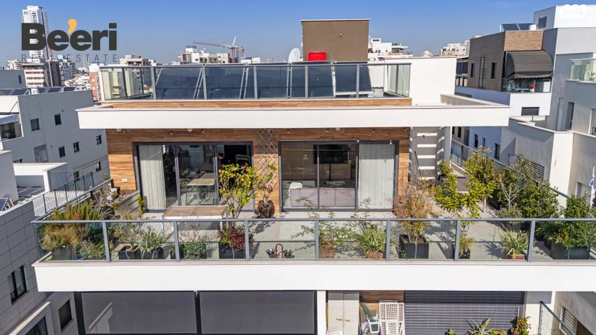 גג/ פנטהאוז, איינשטיין 21, אזור הבילויים, רמת גן