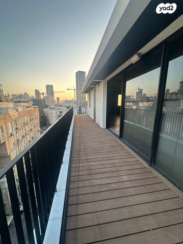 גג/ פנטהאוז, משה שרת, הצפון החדש - כיכר המדינה, תל אביב יפו