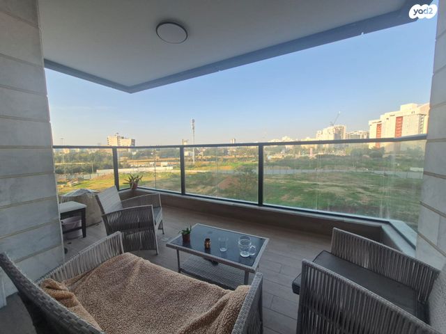 דירה, יצחק נבון, נאות אריאל שרון, קרית אונו