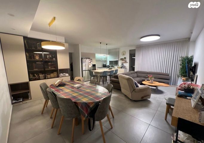 דירה, פרופ' אפרים קציר, רחובות המדע, רחובות