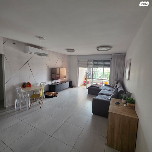 דירה, יוסף שפרינצק, אחדות, פתח תקווה