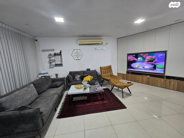 דו משפחתי, יובלים, אלפי מנשה