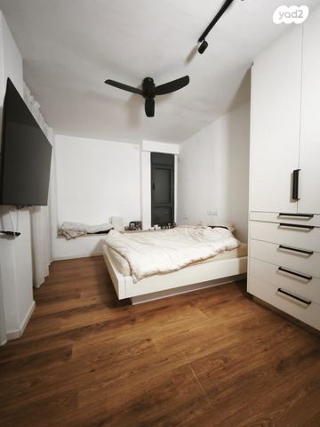 דירה, מניה שוחט, רמז, מערב ותיק, ראשון לציון