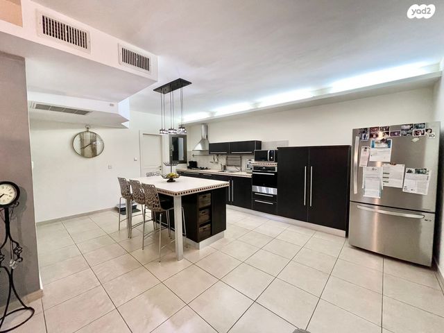 דירה, ד"ר יהודה פרח 8, קרית השרון, נתניה