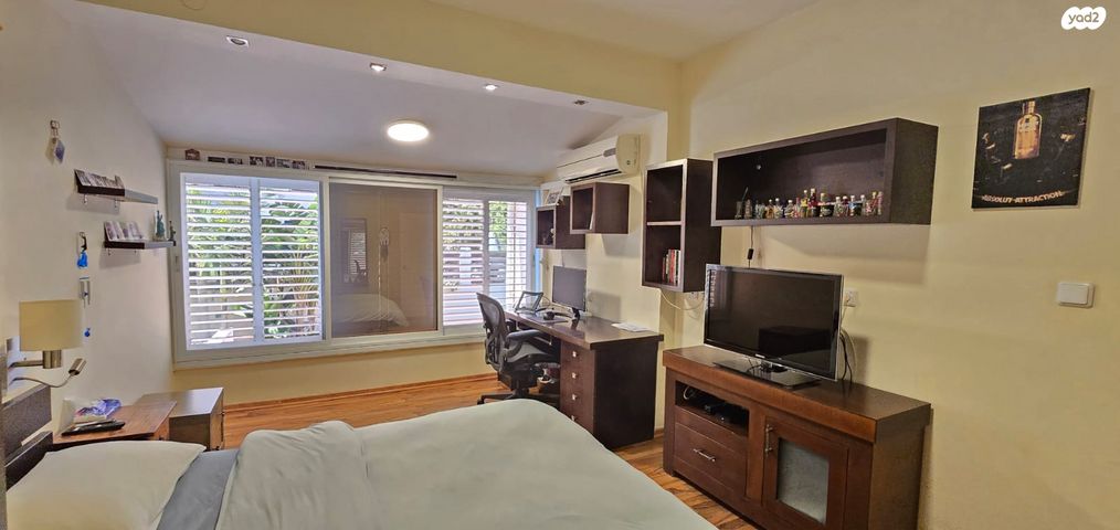 דו משפחתי, אורנית