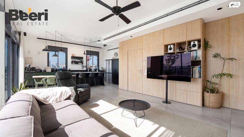 גג/ פנטהאוז, איינשטיין 21, אזור הבילויים, רמת גן