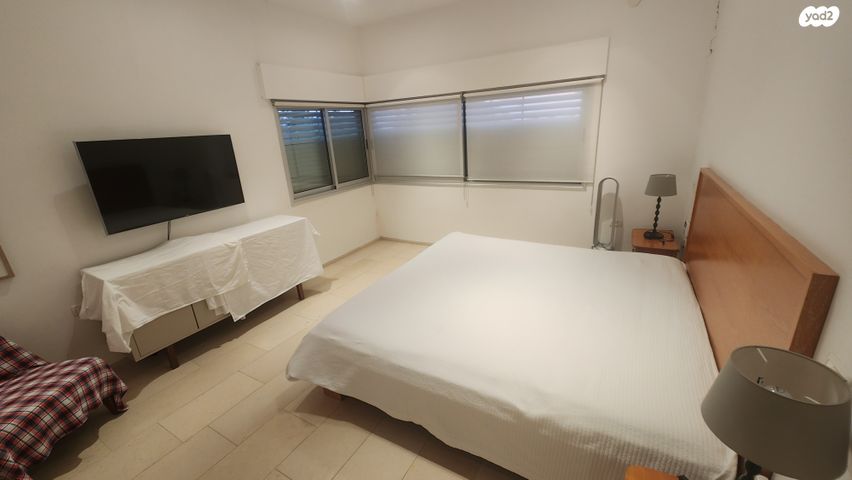 דו משפחתי, קיסריה