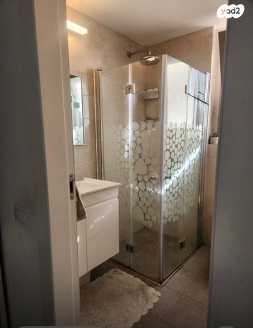 דירה, פרופ' אפרים קציר, רחובות המדע, רחובות