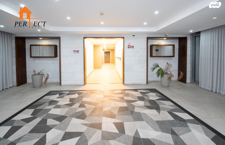 דירה, חנה רובינא, הרצליה