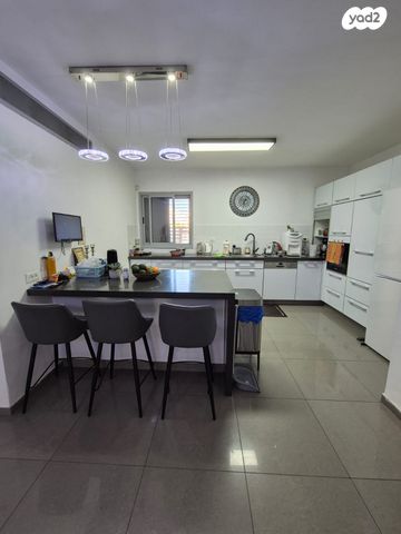 כנפי נשרים 9