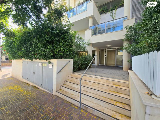 דירה, רעננה