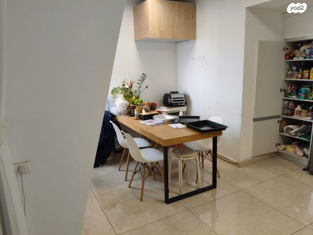 גג/ פנטהאוז, הרב ישעיהו משורר, פתח תקווה