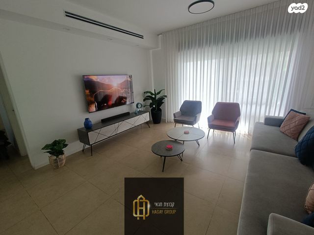 שושנה דמארי 24