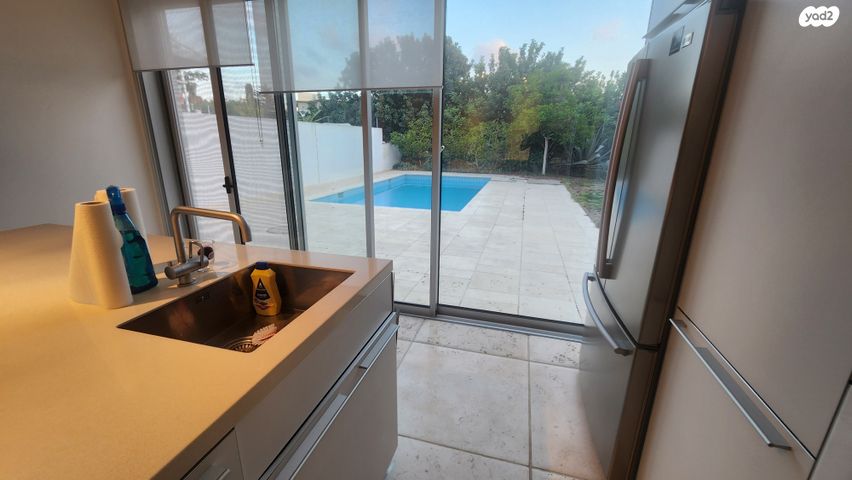 דו משפחתי, קיסריה