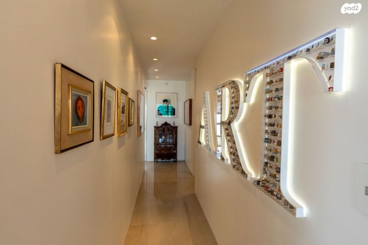 גג/ פנטהאוז, אלוף קלמן מגן 3, גני שרונה, קרית הממשלה, תל אביב יפו