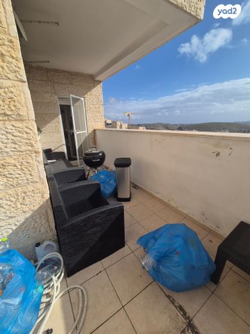 דירה, אליהו קורן, חומת שמואל, הר חומה, ירושלים