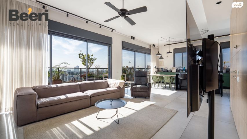 גג/ פנטהאוז, איינשטיין 21, אזור הבילויים, רמת גן