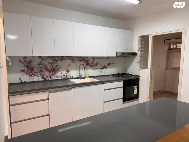 דירה, דרך הציונות, אריאל