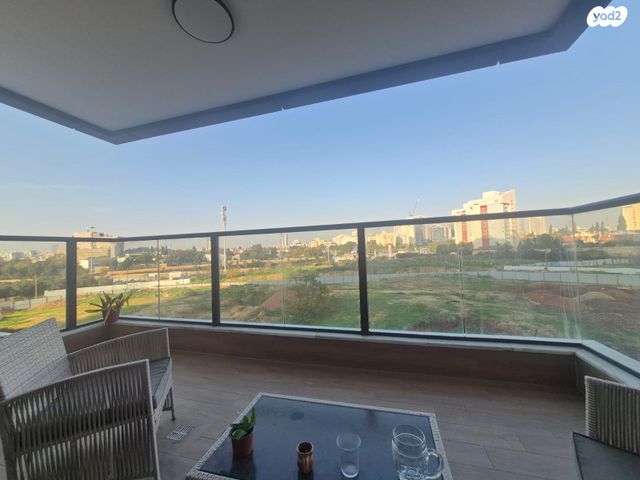 דירה, יצחק נבון, נאות אריאל שרון, קרית אונו