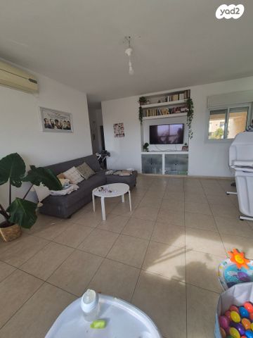 דירה, אליהו קורן, חומת שמואל, הר חומה, ירושלים