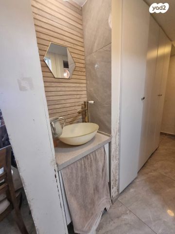 דירה, מבוא דב בר יקר, נווה יעקב, ירושלים