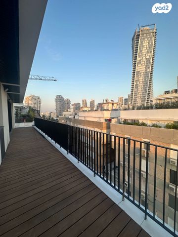 גג/ פנטהאוז, משה שרת, הצפון החדש - כיכר המדינה, תל אביב יפו