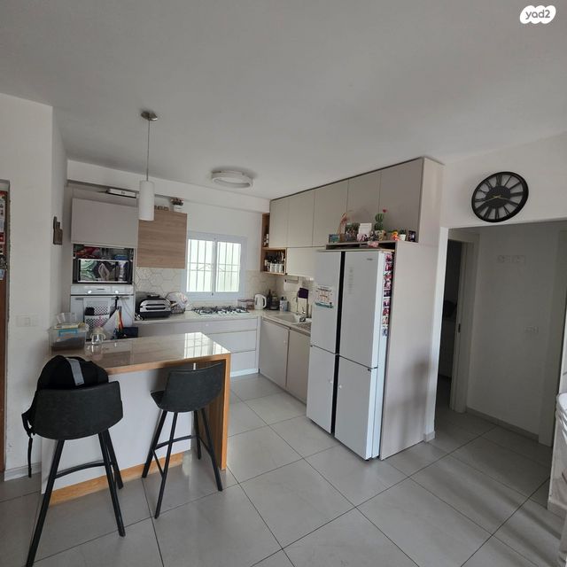 דירה, יוסף שפרינצק, אחדות, פתח תקווה