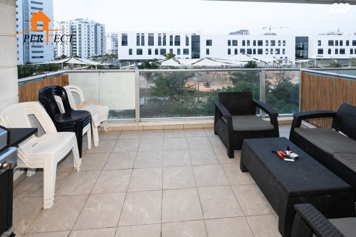 דירה, חנה רובינא, הרצליה