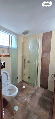 דירה, אורי צבי גרינברג, בן גוריון, חולון