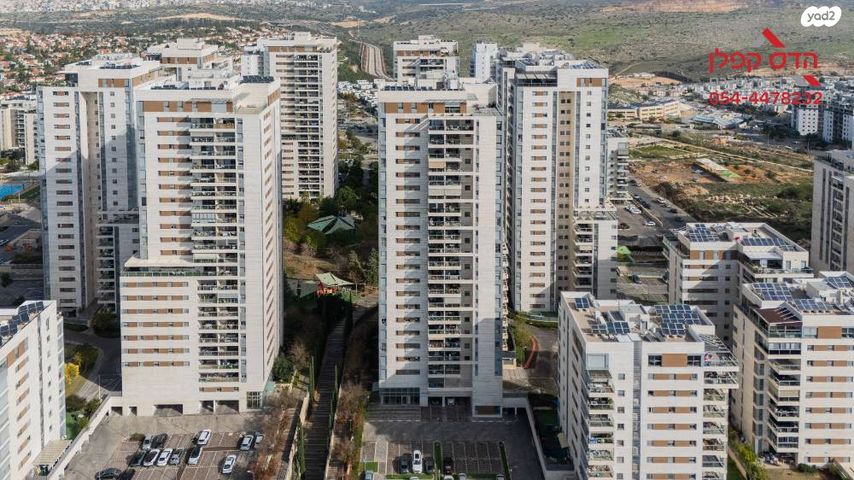 דירה, חיים הרצוג, פסגות אפק, ראש העין