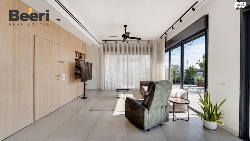 גג/ פנטהאוז, איינשטיין 21, אזור הבילויים, רמת גן